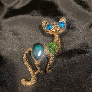 Chic Gold Cat Brooch with Blue and Green Accents